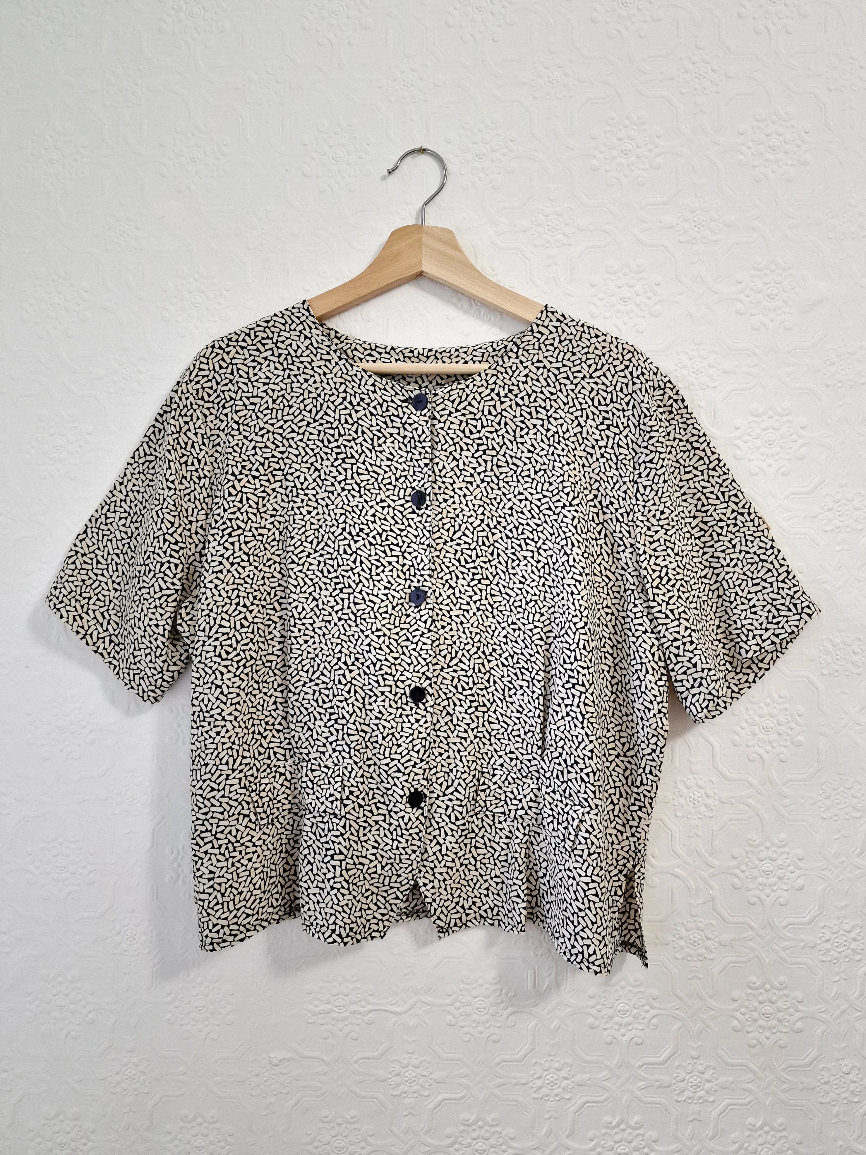 Vintage 80s Black & Beige Abstract Pattern Blouse with Short Sleeves - M - Image 11