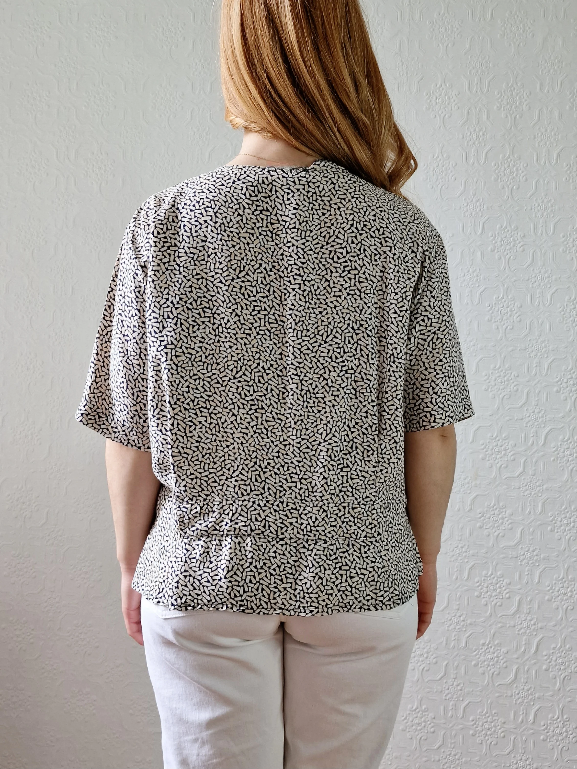 Vintage 80s Black & Beige Abstract Pattern Blouse with Short Sleeves - M - Image 3