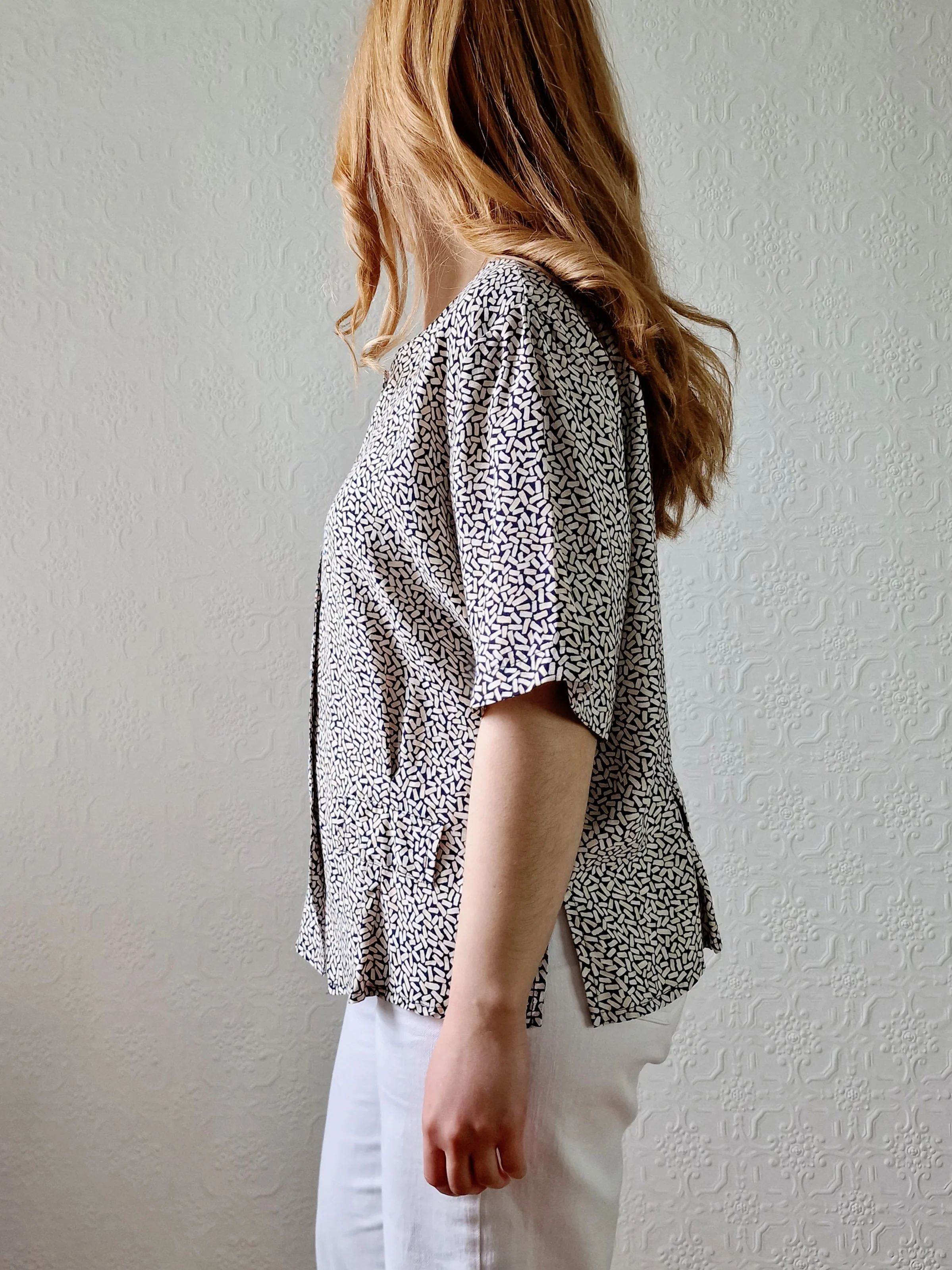Vintage 80s Black & Beige Abstract Pattern Blouse with Short Sleeves - M - Image 6
