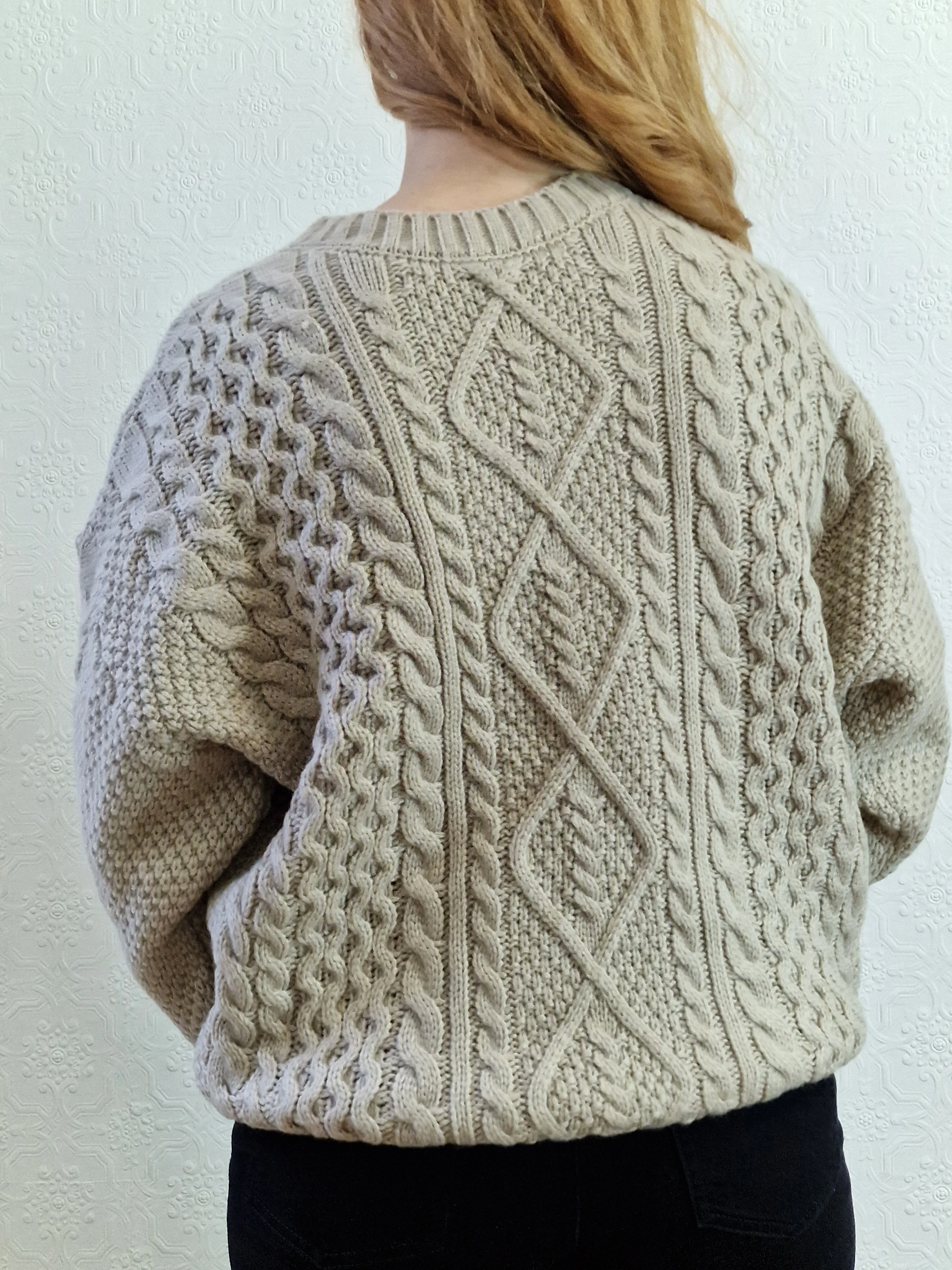 Vintage 90s Beige Grey Cable Knit Aran Jumper with Split Crew Neck - L - Image 15
