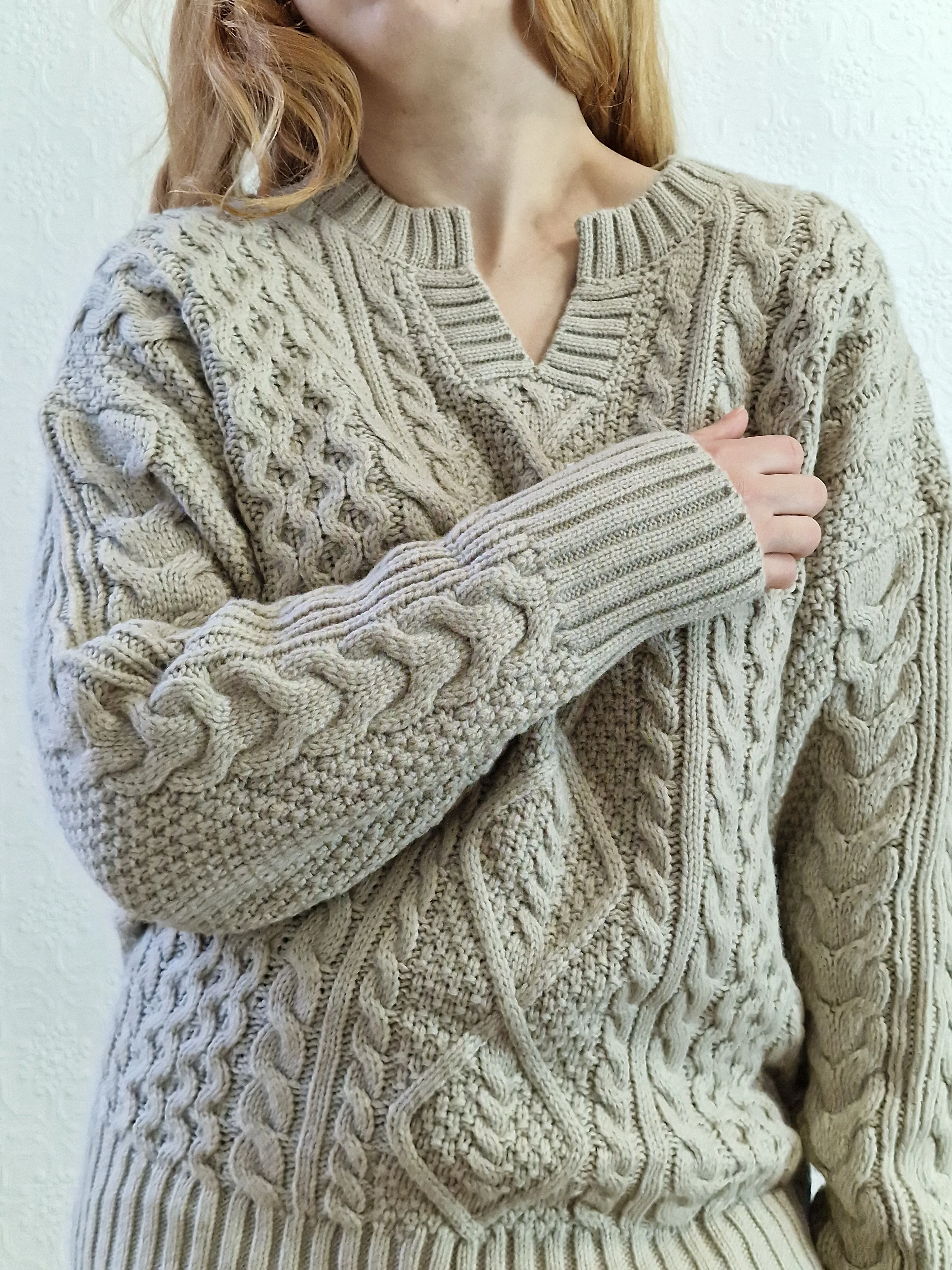 Vintage 90s Beige Grey Cable Knit Aran Jumper with Split Crew Neck - L - Image 6