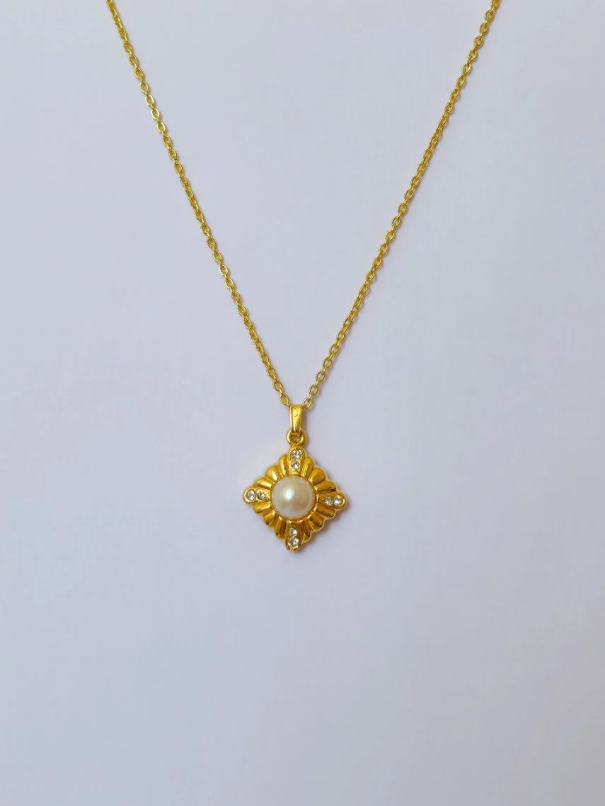 Vintage Gold Plated Chain Layering Set - Image 3